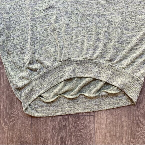 Aritzia Wilfred Free Devinette V-Neck Long Sleeves Heathered Shirt Green Size XS - Picture 10 of 16